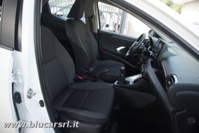 Toyota Yaris 1.0 5 porte Trend (11)