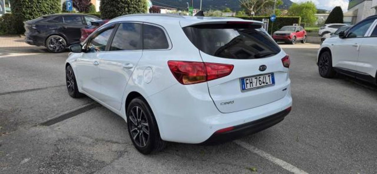 Kia cee'd Sport Wagon 1.6 CRDi 110 CV SW Cool (2)