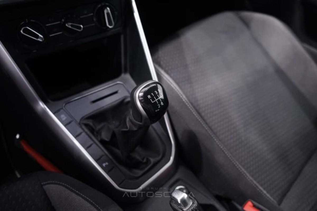 Volkswagen Polo 1.0 tsi Life 95cv (15)