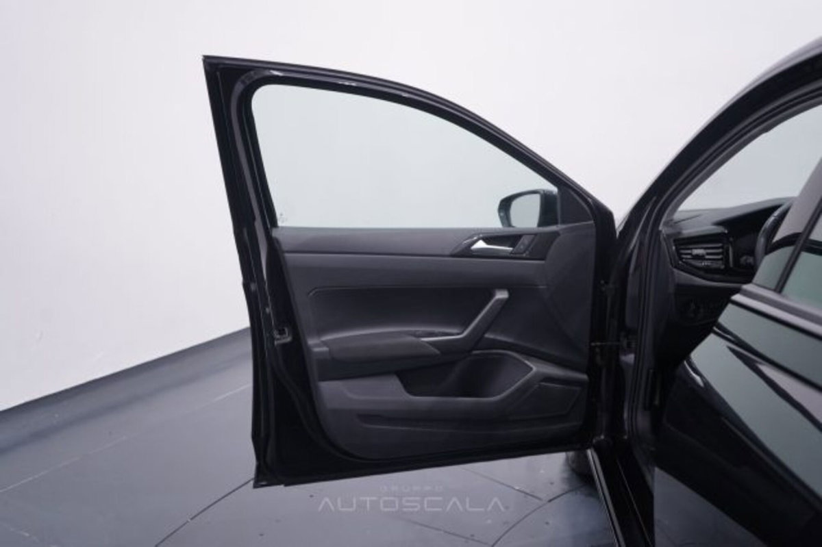 Volkswagen Polo 1.0 tsi Life 95cv (9)