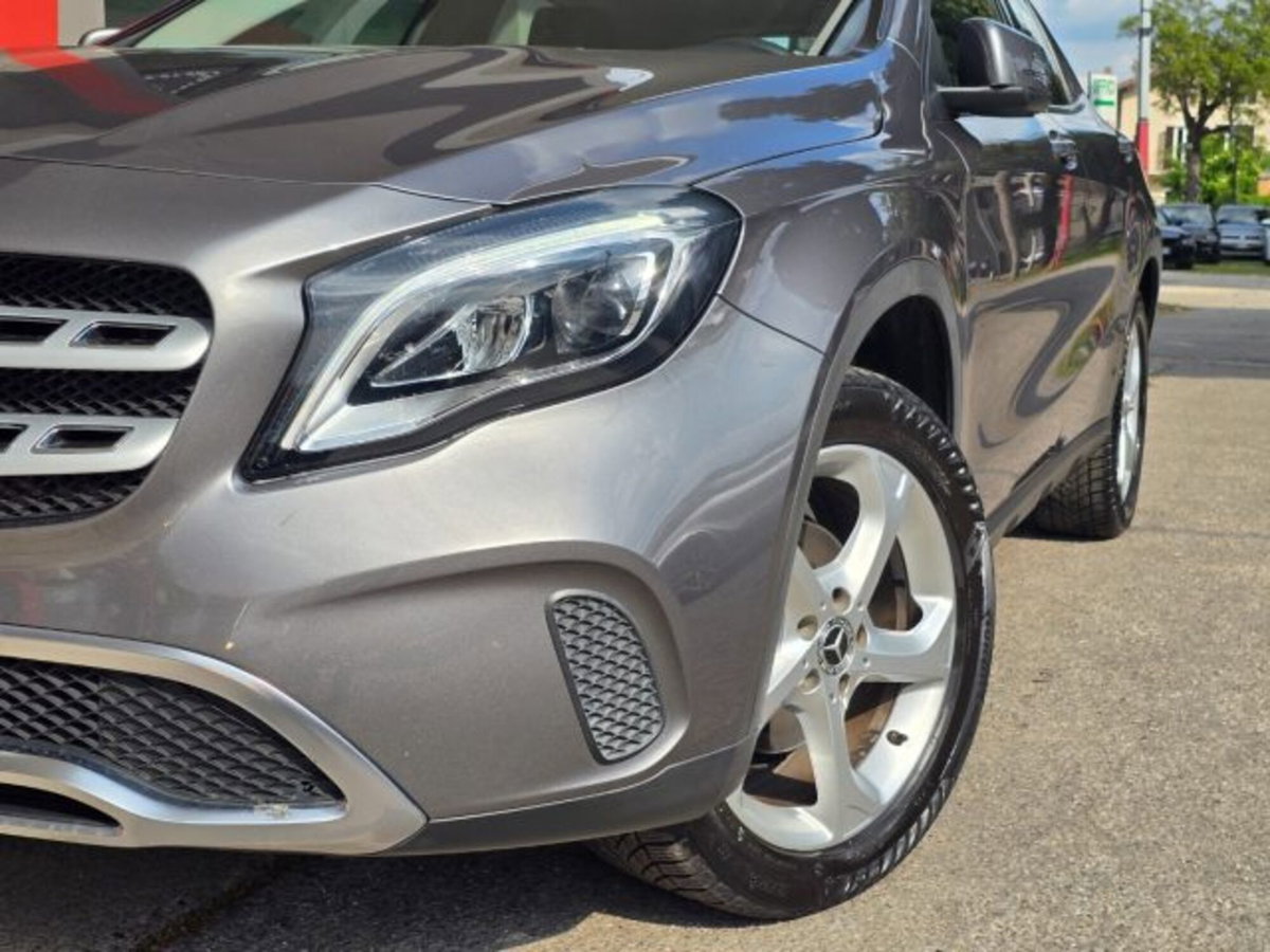 Mercedes-Benz GLA SUV 200 d Executive (16)