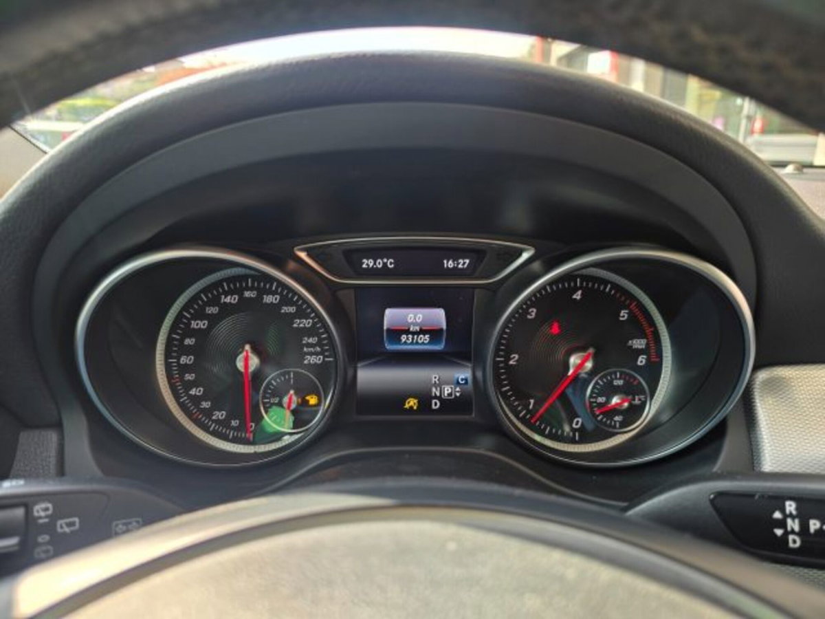 Mercedes-Benz GLA SUV 200 d Executive (4)