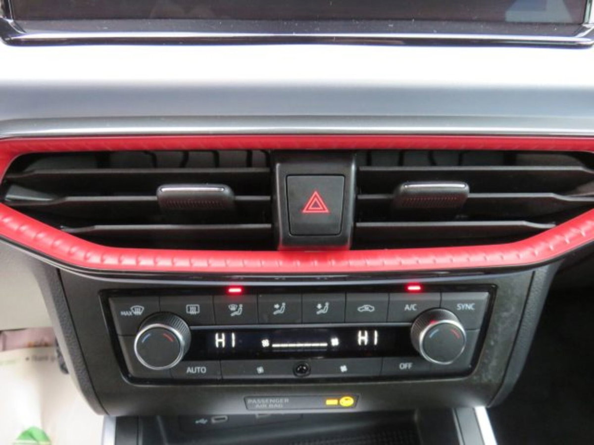 SEAT Arona 1.0 TGI FR (12)