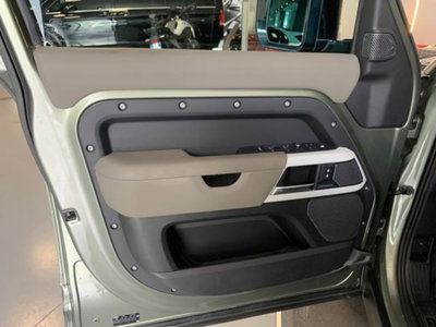 Land Rover Defender 110 2.0 SD4 240CV AWD Auto (8)