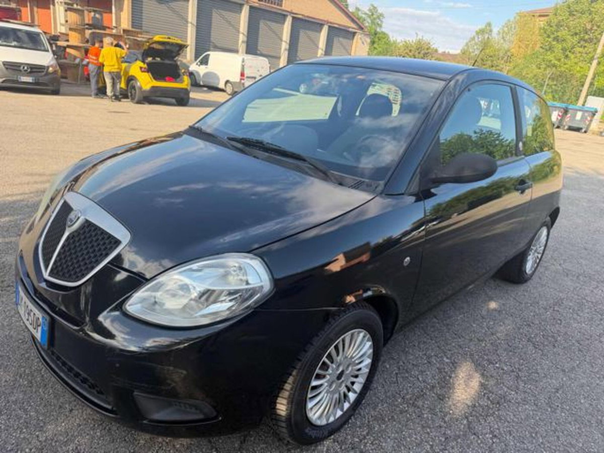 Lancia Ypsilon 1.4 Platino Ecochic GPL (8)