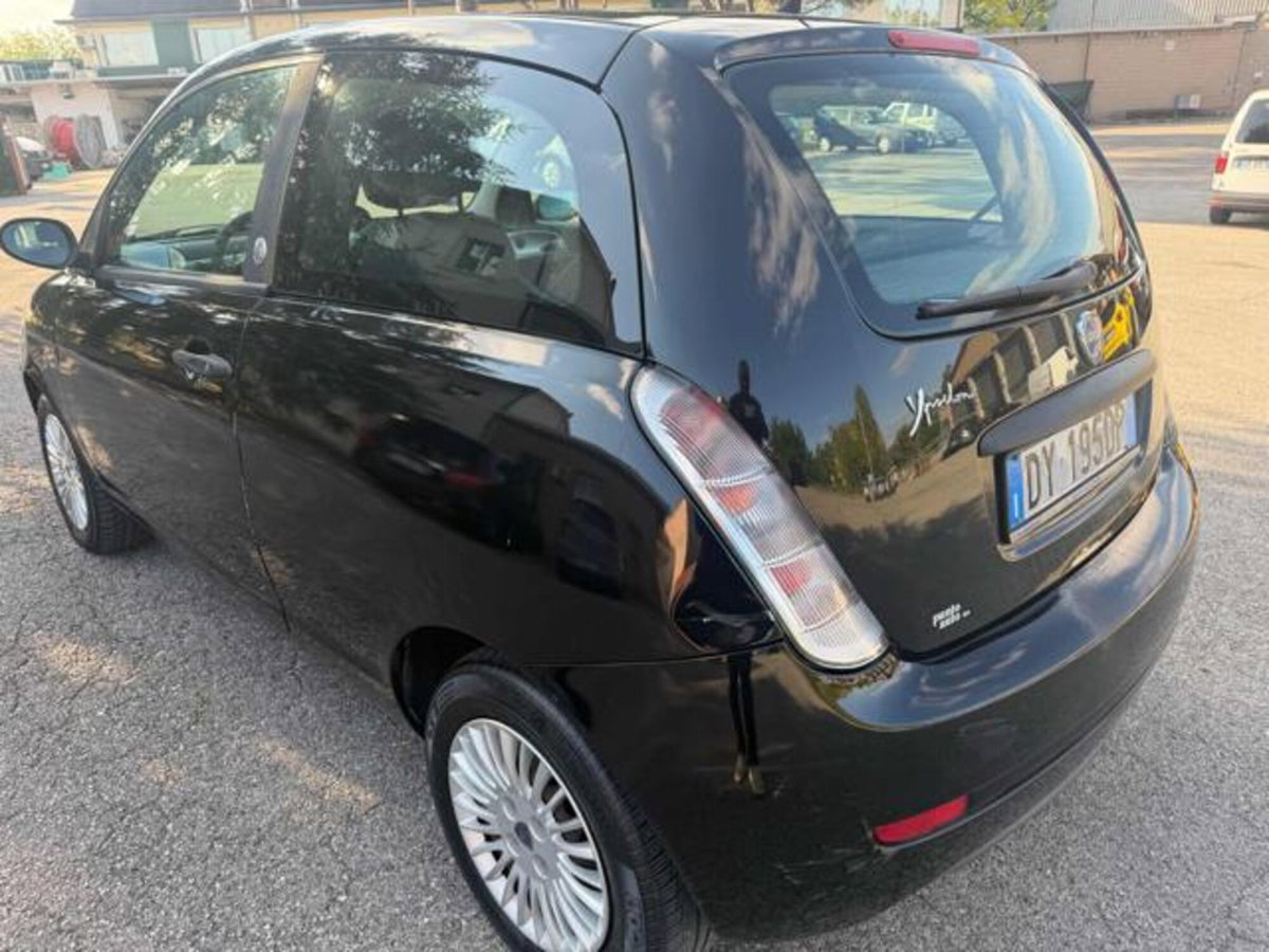 Lancia Ypsilon 1.4 Platino Ecochic GPL (2)