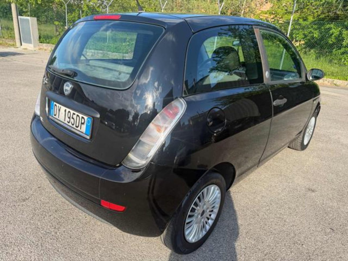 Lancia Ypsilon 1.4 Platino Ecochic GPL (4)