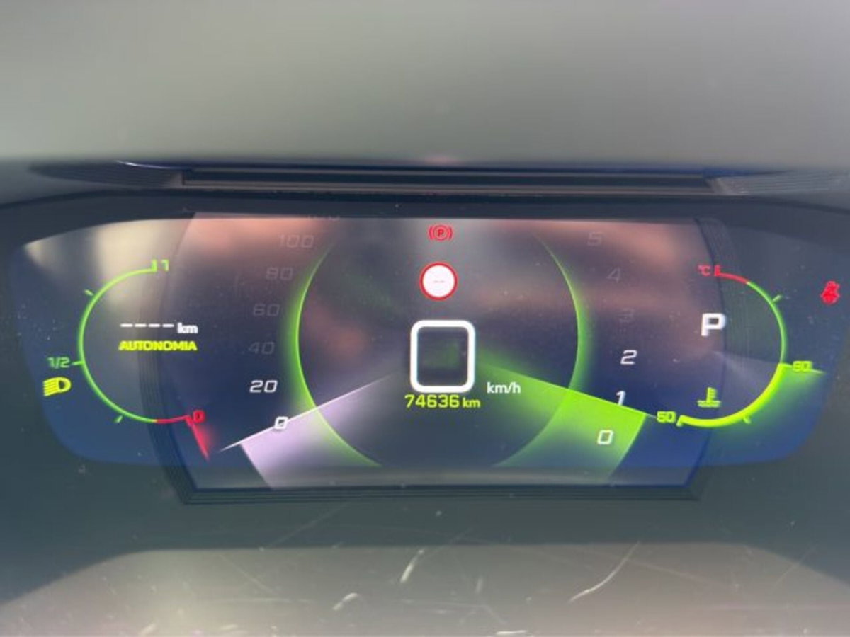 Peugeot 2008 PureTech 130 S&S EAT8 GT Pack (14)