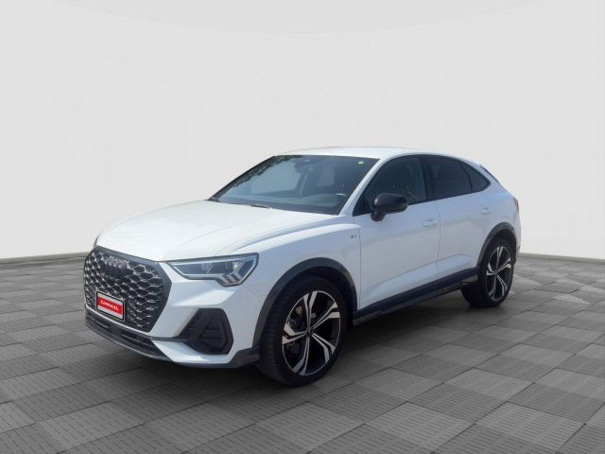 Audi Q3 Sportback 35 2.0 tdi Identity Black s-tronic
