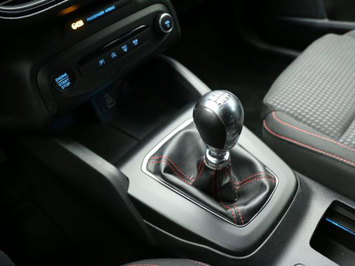 Ford Focus Station Wagon 1.0 EcoBoost Hybrid 125 CV SW ST-Line (12)