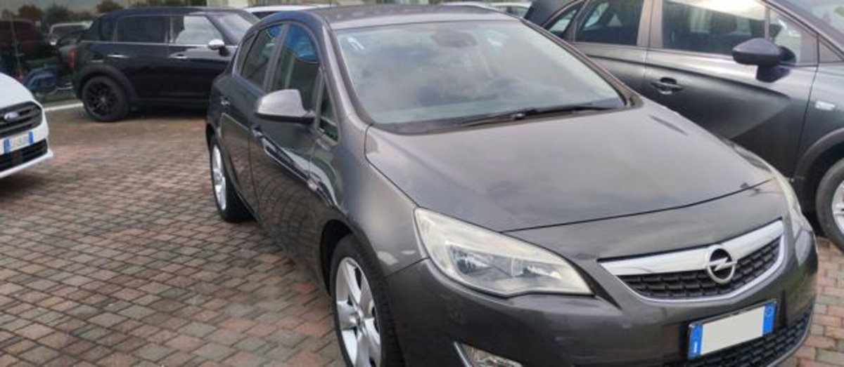 Opel Astra 1.6 115CV 5 porte Cosmo (2)