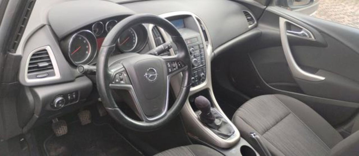 Opel Astra 1.6 115CV 5 porte Cosmo (7)