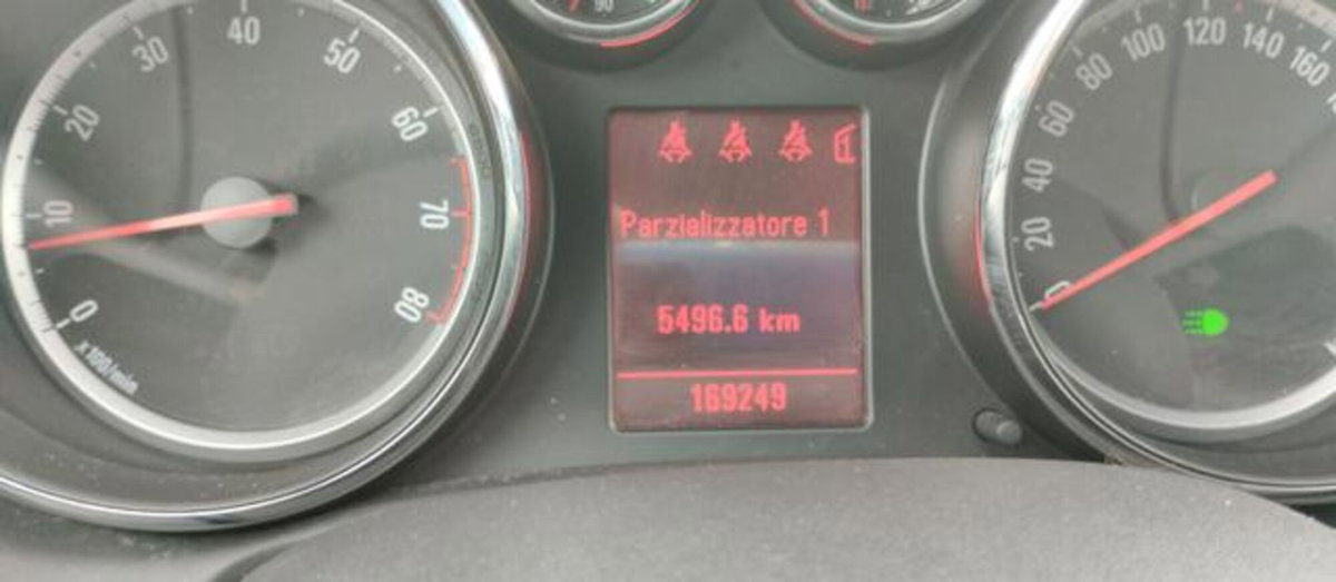 Opel Astra 1.6 115CV 5 porte Cosmo (8)