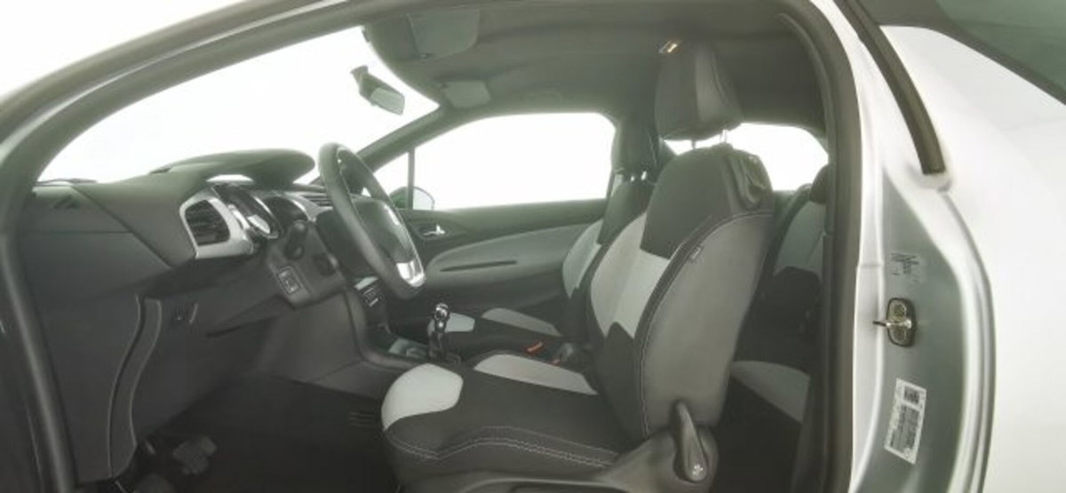 Ds DS 3 Coupé DS 3 1.4 HDi 70 Chic QR (13)