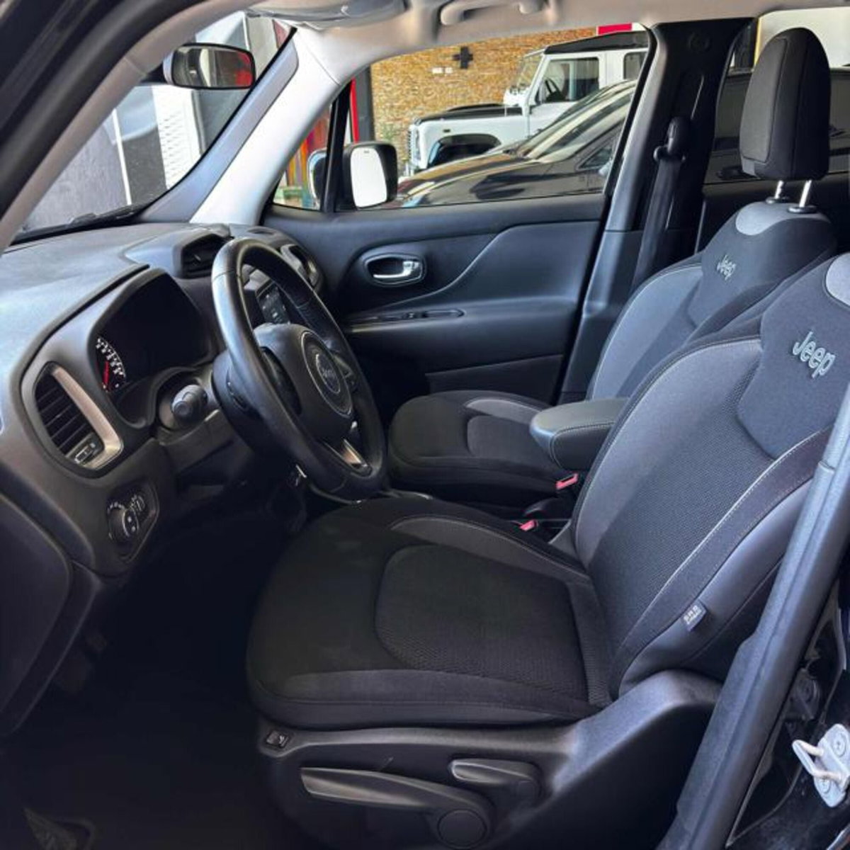 Jeep Renegade 1.5 Turbo T4 MHEV Limited (12)