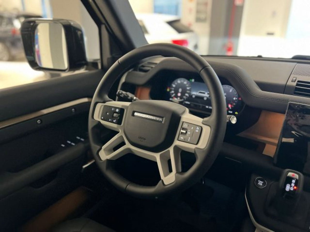 Land Rover Defender 110 3.0d i6 mhev X-Dynamic SE awd 200cv auto (11)