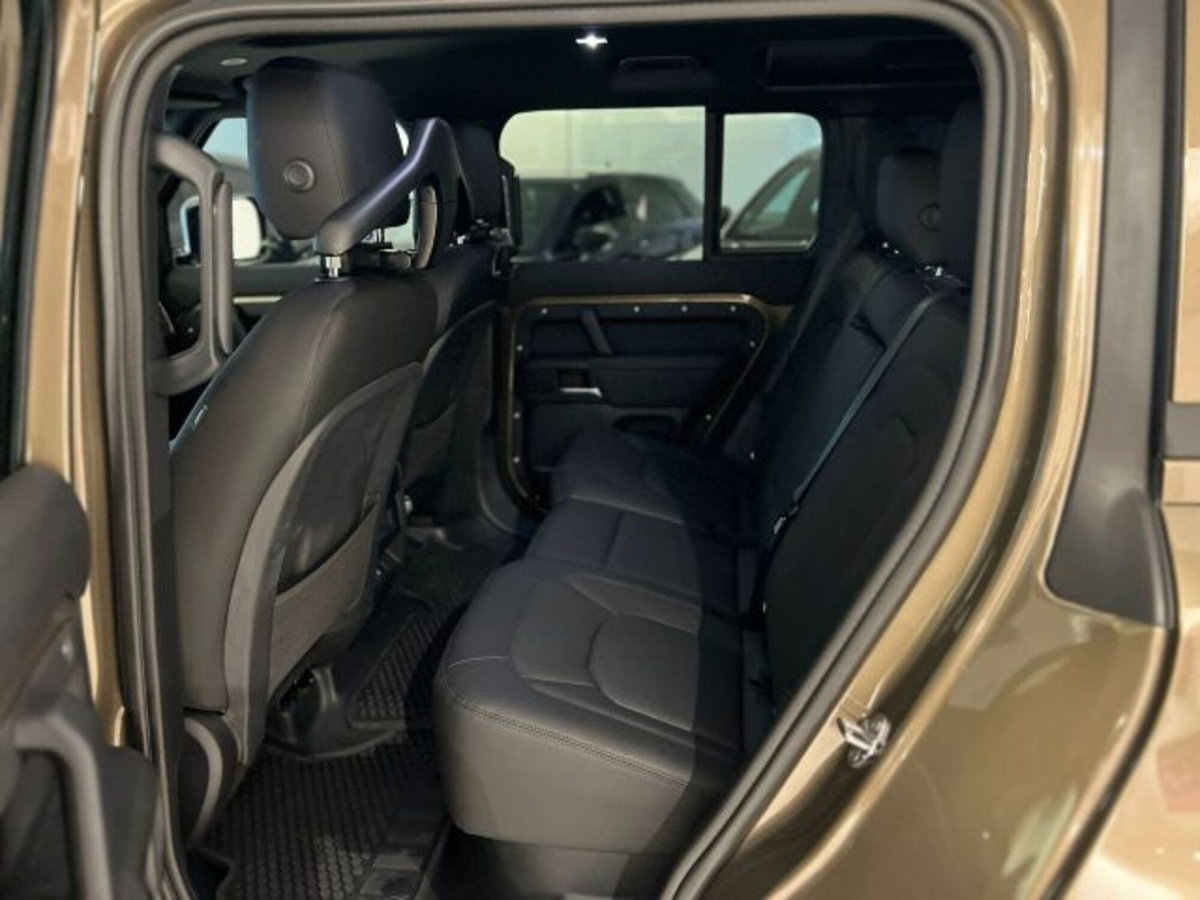 Land Rover Defender 110 3.0d i6 mhev X-Dynamic SE awd 200cv auto (16)