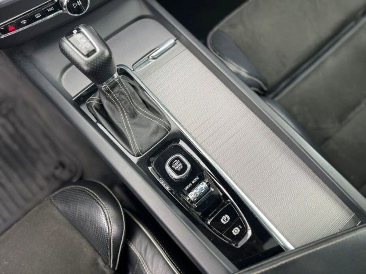 Volvo XC60 D4 Geartronic R-design (17)