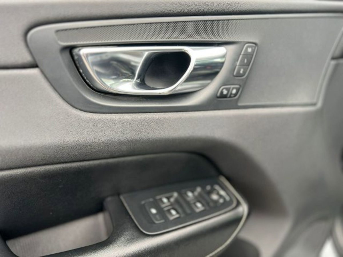 Volvo XC60 D4 Geartronic R-design (7)