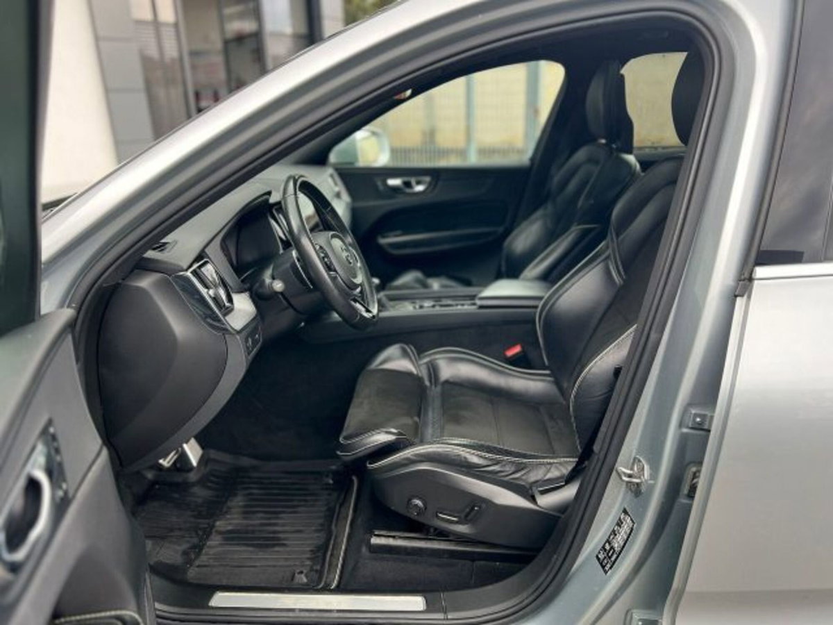 Volvo XC60 D4 Geartronic R-design (8)