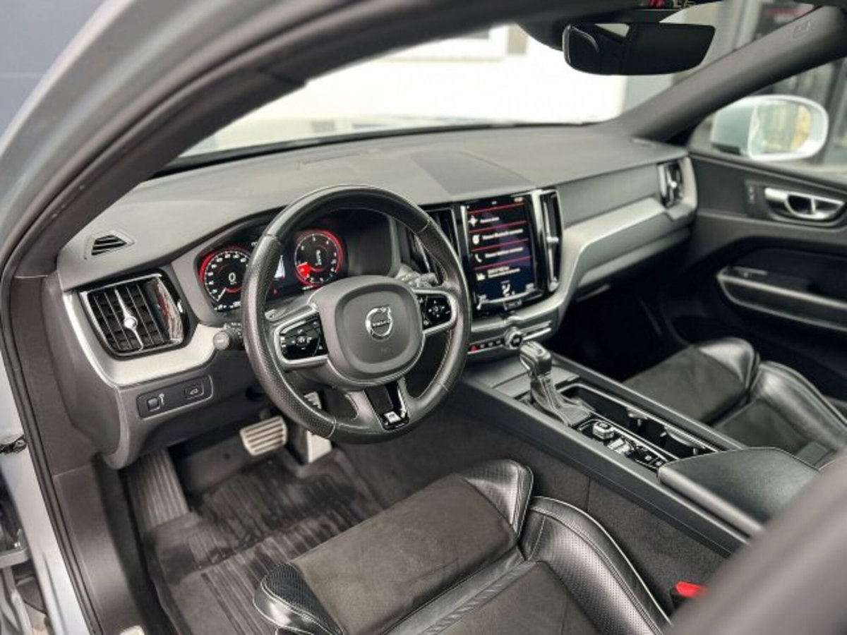 Volvo XC60 D4 Geartronic R-design (9)
