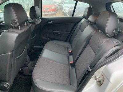 Opel Astra 1.6 16V Twinport 5 porte Club (10)