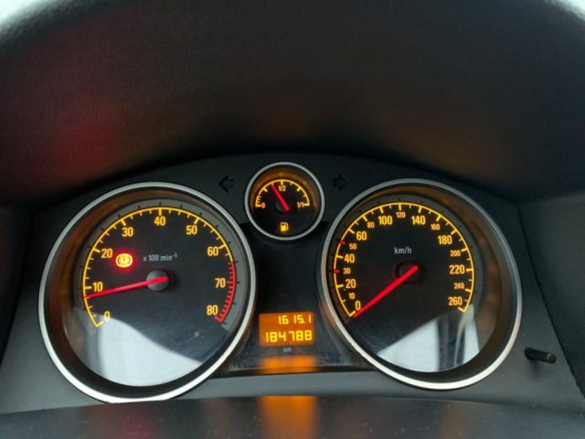 Opel Astra 1.6 16V Twinport 5 porte Club (12)
