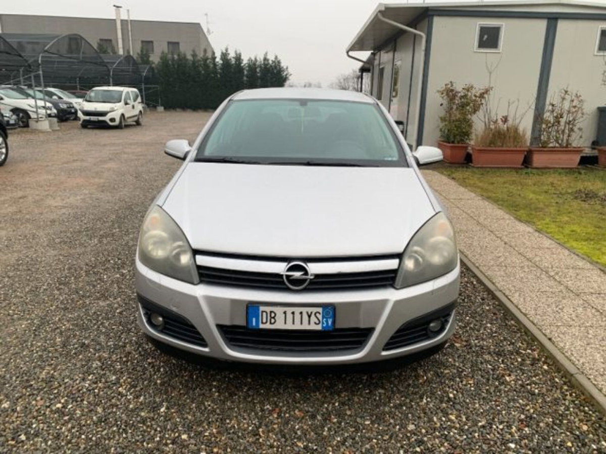 Opel Astra 1.6 16V Twinport 5 porte Club (2)