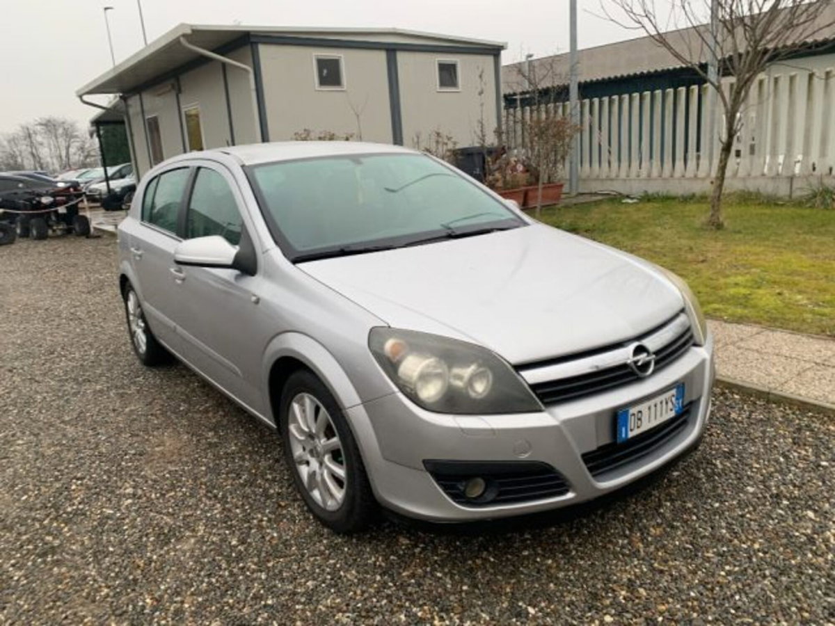 Opel Astra 1.6 16V Twinport 5 porte Club (3)