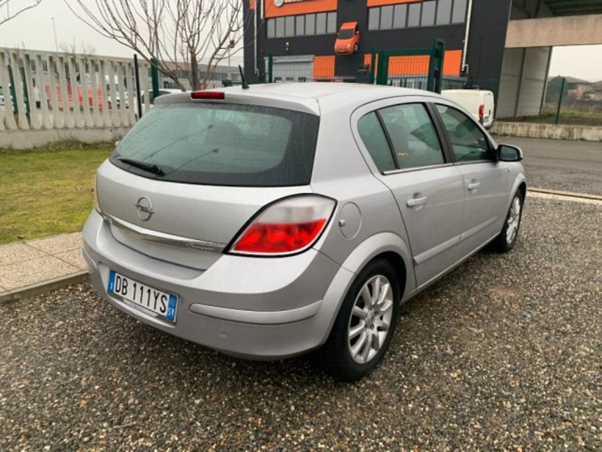 Opel Astra 1.6 16V Twinport 5 porte Club (5)