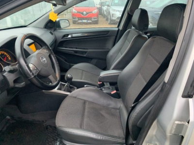 Opel Astra 1.6 16V Twinport 5 porte Club (9)