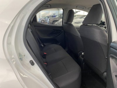 Toyota Yaris 1.0 5 porte Dynamic (10)