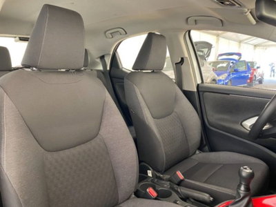 Toyota Yaris 1.0 5 porte Dynamic (11)