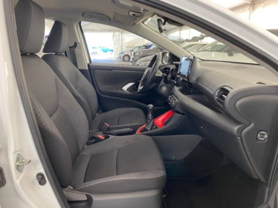 Toyota Yaris 1.0 5 porte Dynamic (9)