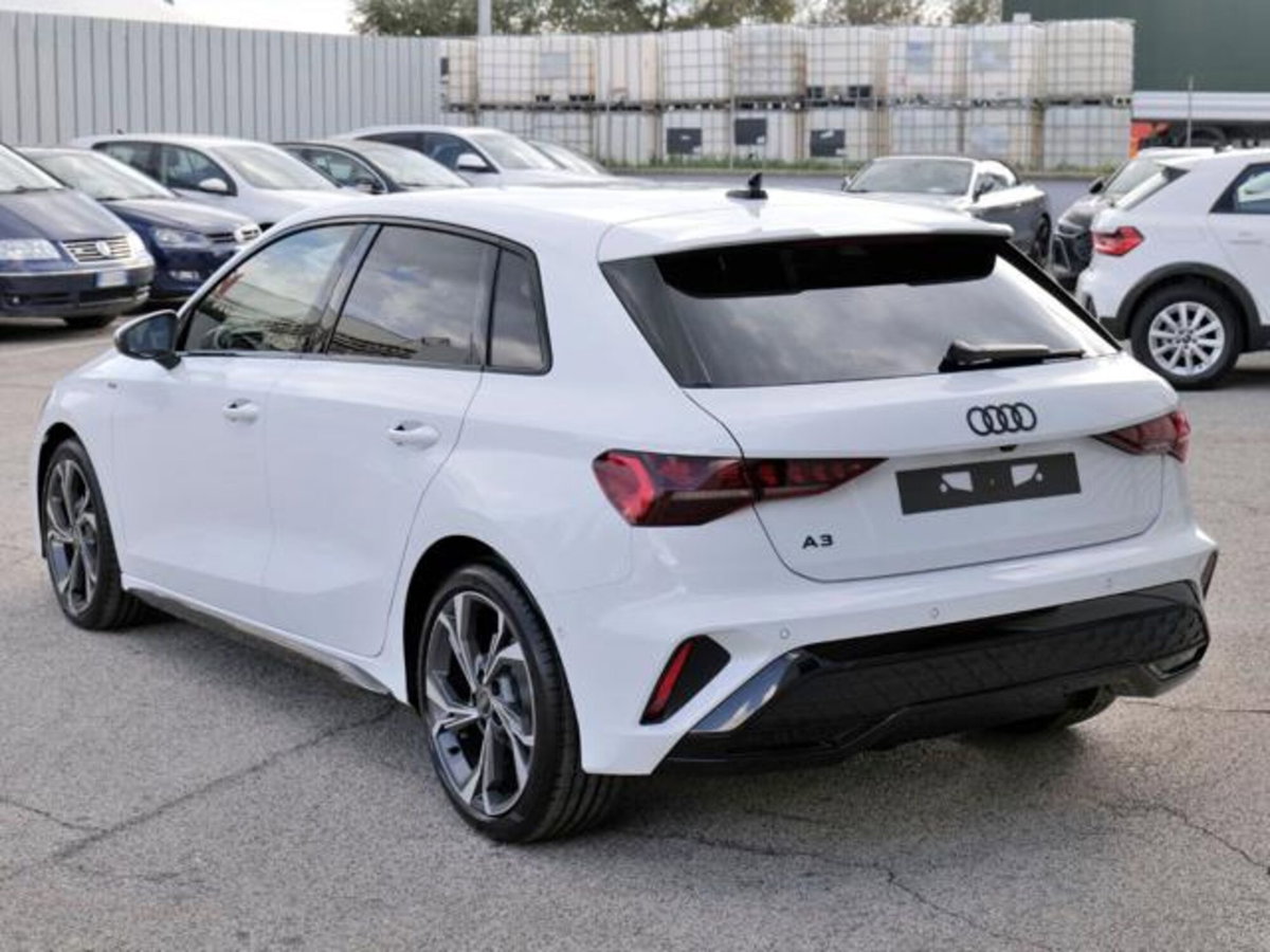 Audi A3 Sportback 2.0 tdi S line edition 150cv s-tronic (3)