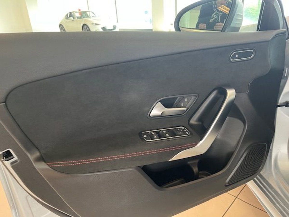 Mercedes-Benz Classe A Sedan 200 d AMG Line Premium Plus auto (17)