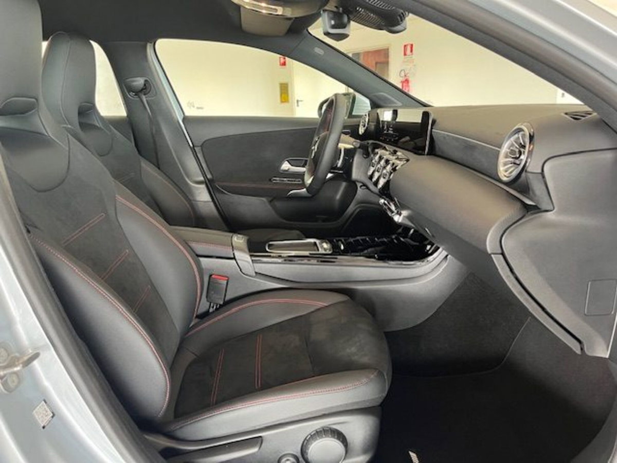 Mercedes-Benz Classe A Sedan 200 d AMG Line Premium Plus auto (18)