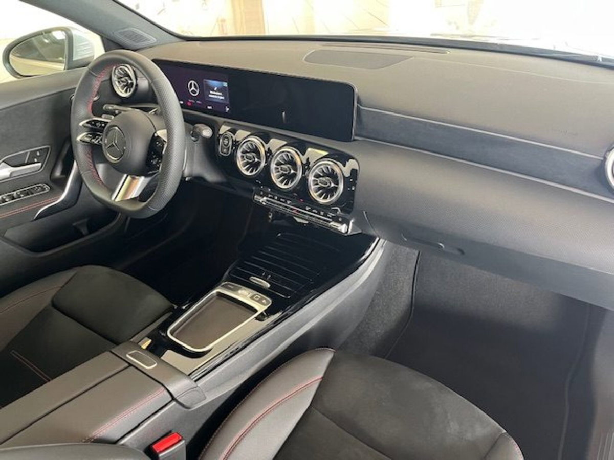 Mercedes-Benz Classe A Sedan 200 d AMG Line Premium Plus auto (19)