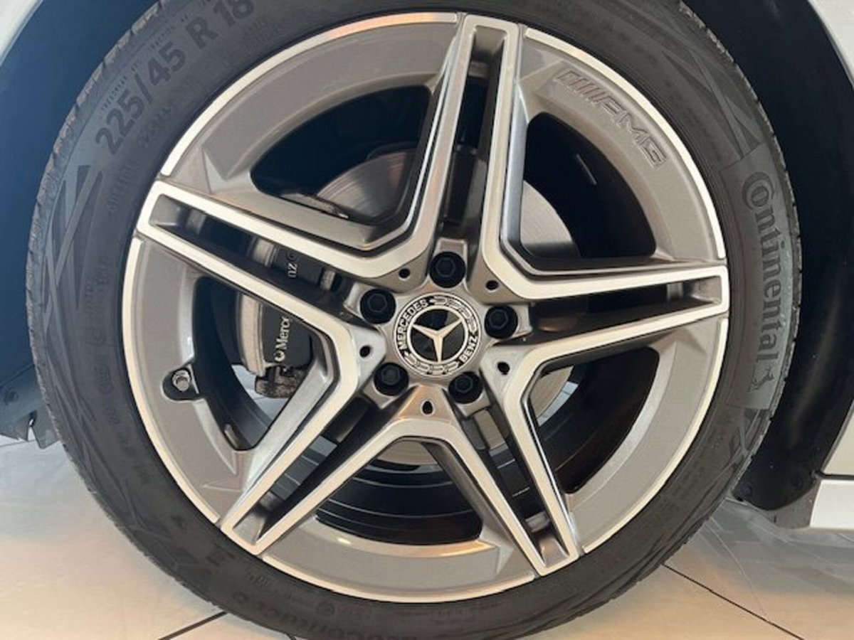Mercedes-Benz Classe A Sedan 200 d AMG Line Premium Plus auto (8)