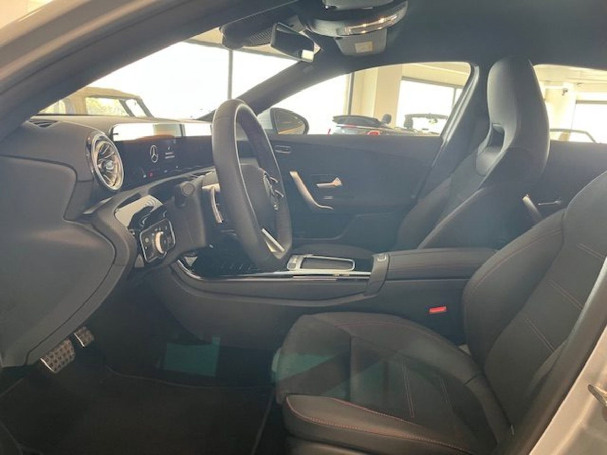 Mercedes-Benz Classe A Sedan 200 d AMG Line Premium Plus auto (9)