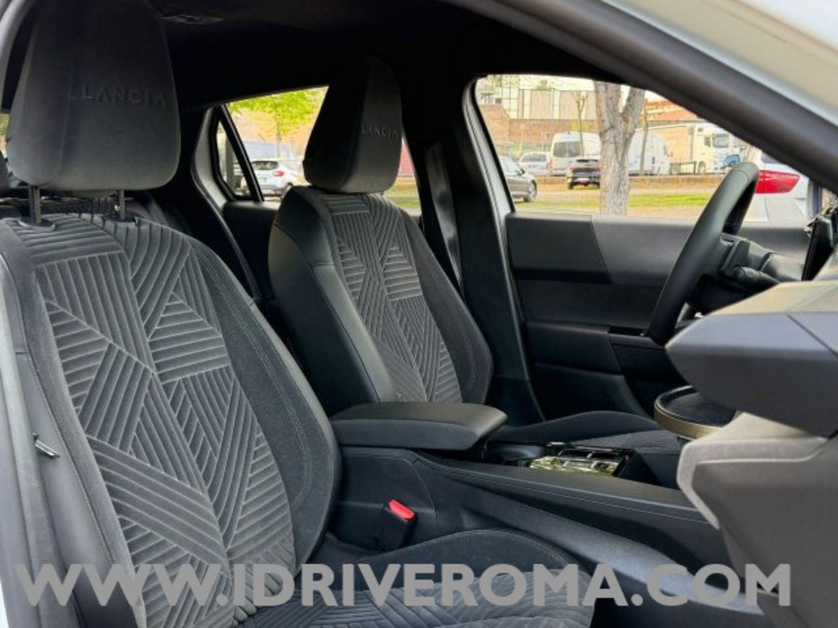 Lancia Ypsilon 1.2 mhev LX 110cv e-dct (11)