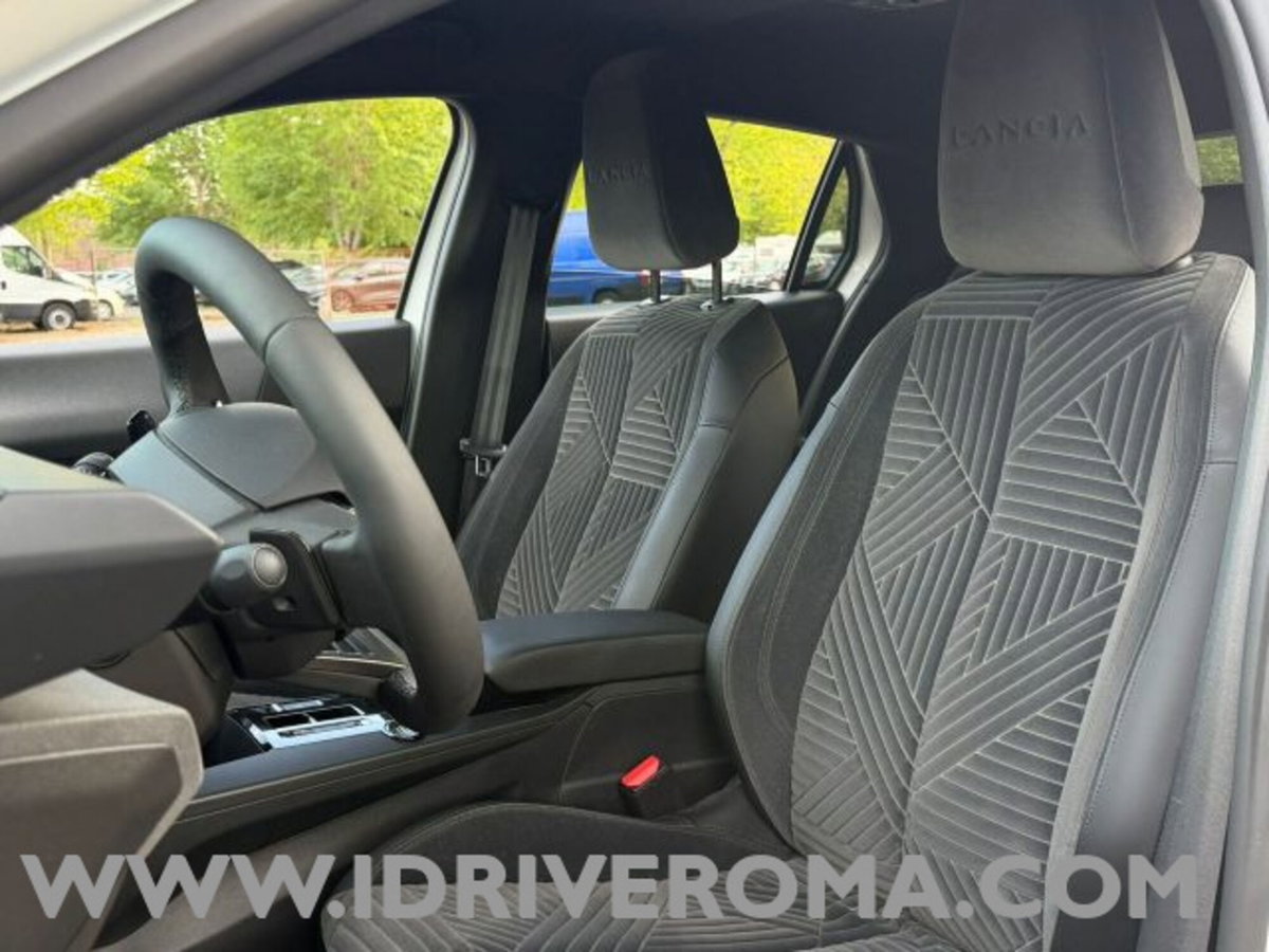 Lancia Ypsilon 1.2 mhev LX 110cv e-dct (8)