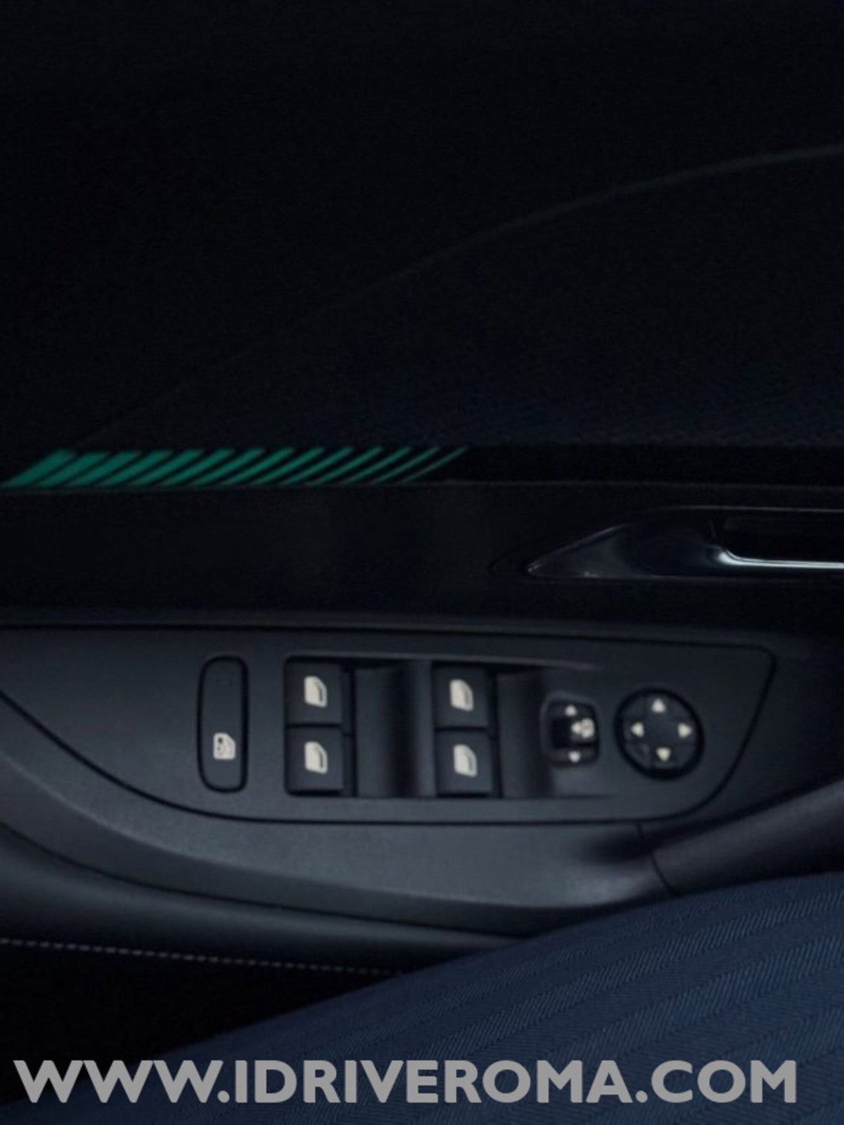 Peugeot 2008 PureTech 100 S&S Allure (14)