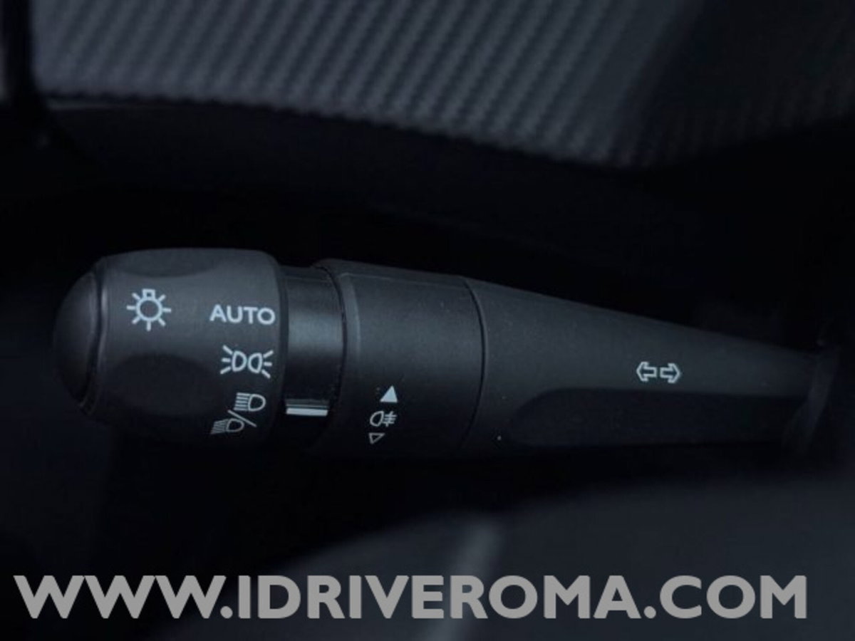 Peugeot 2008 PureTech 100 S&S Allure (15)