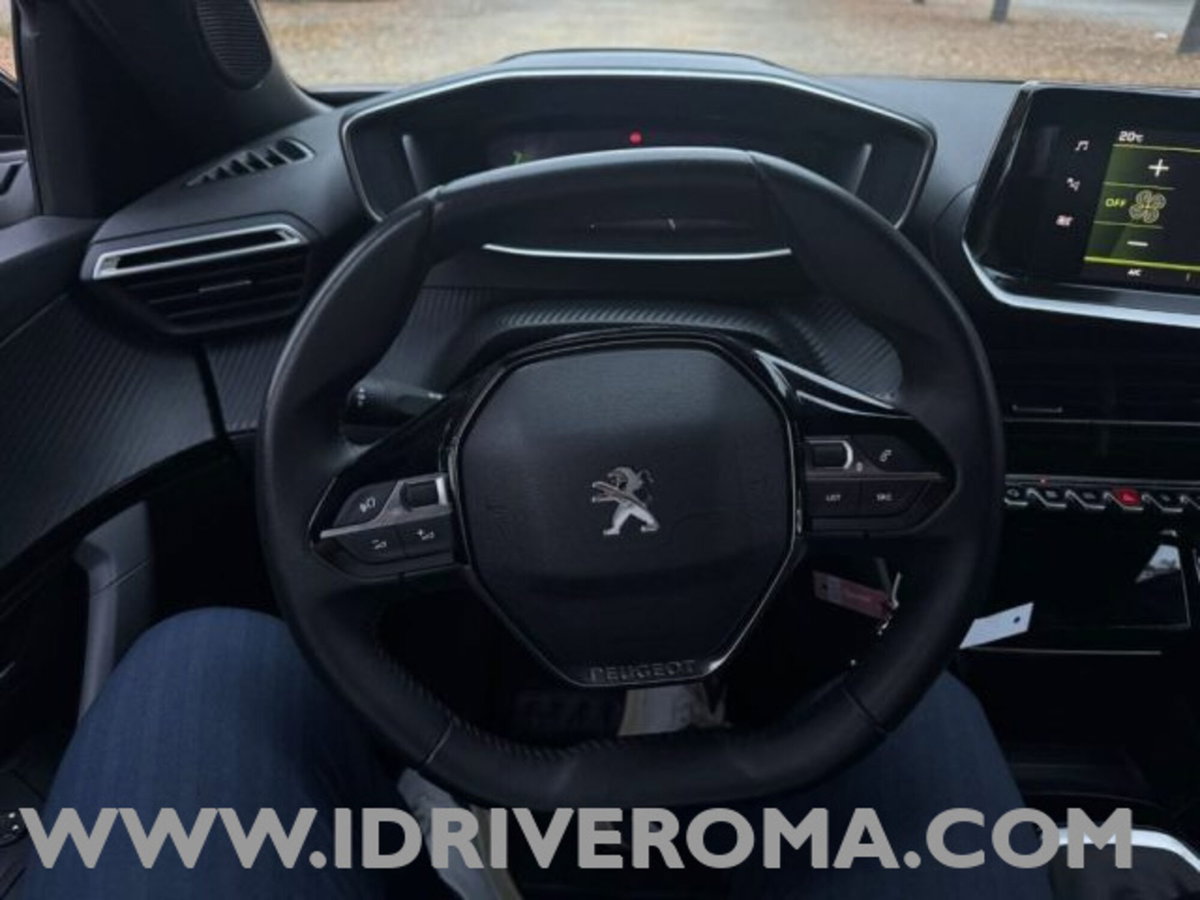 Peugeot 2008 PureTech 100 S&S Allure (17)