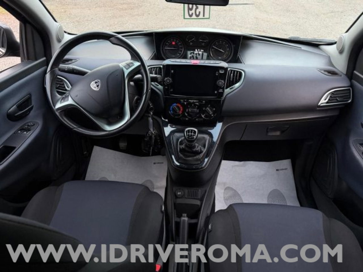 Lancia Ypsilon 1.0 FireFly 5 porte S&S Hybrid Ecochic A. Ferretti (7)