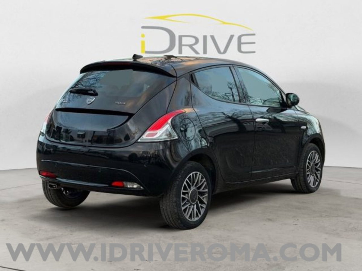 Lancia Ypsilon 1.0 FireFly 5 porte S&S Hybrid Ecochic A. Ferretti (6)