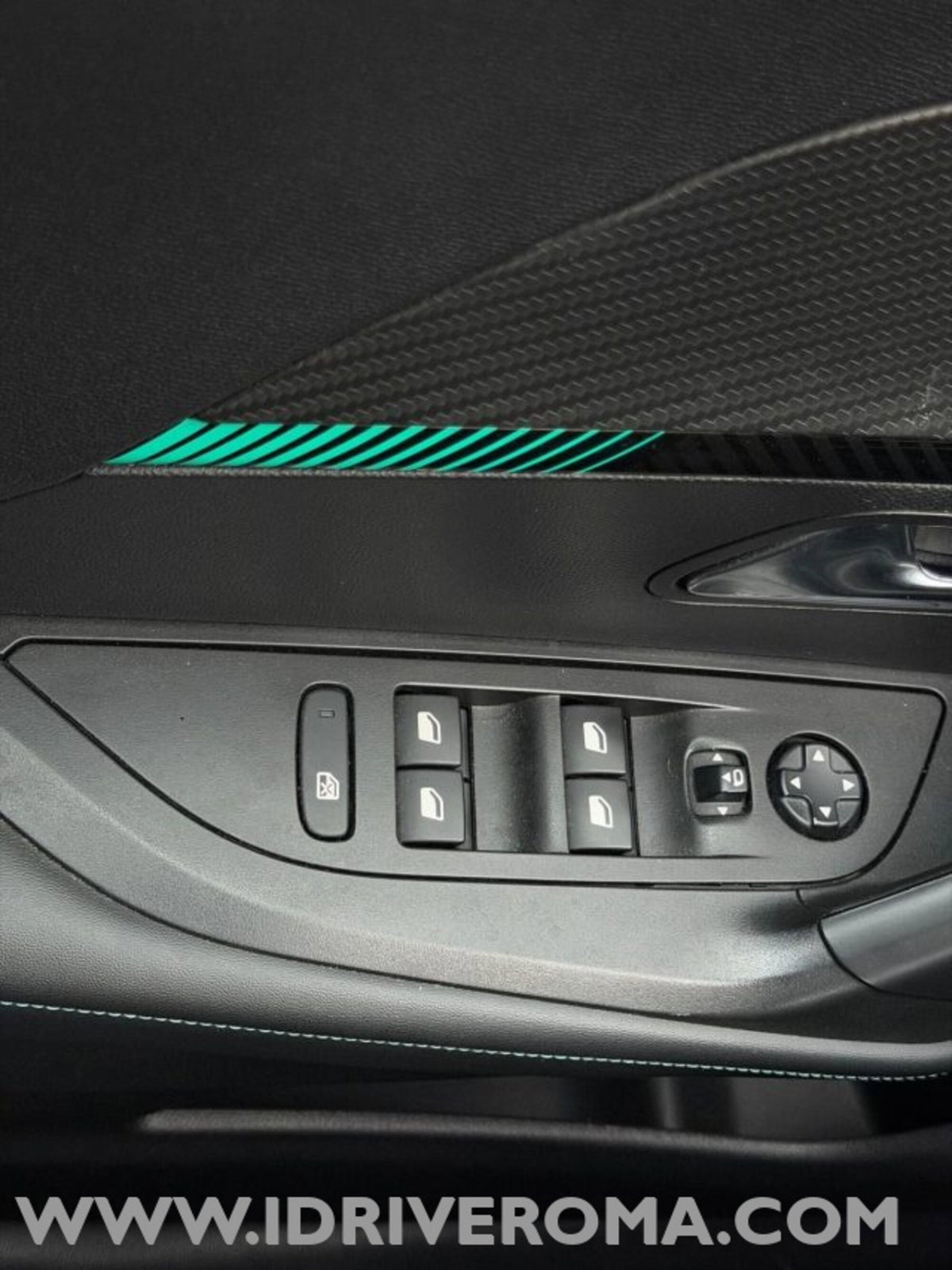 Peugeot 2008 PureTech 130 S&S EAT8 Allure Pack (17)