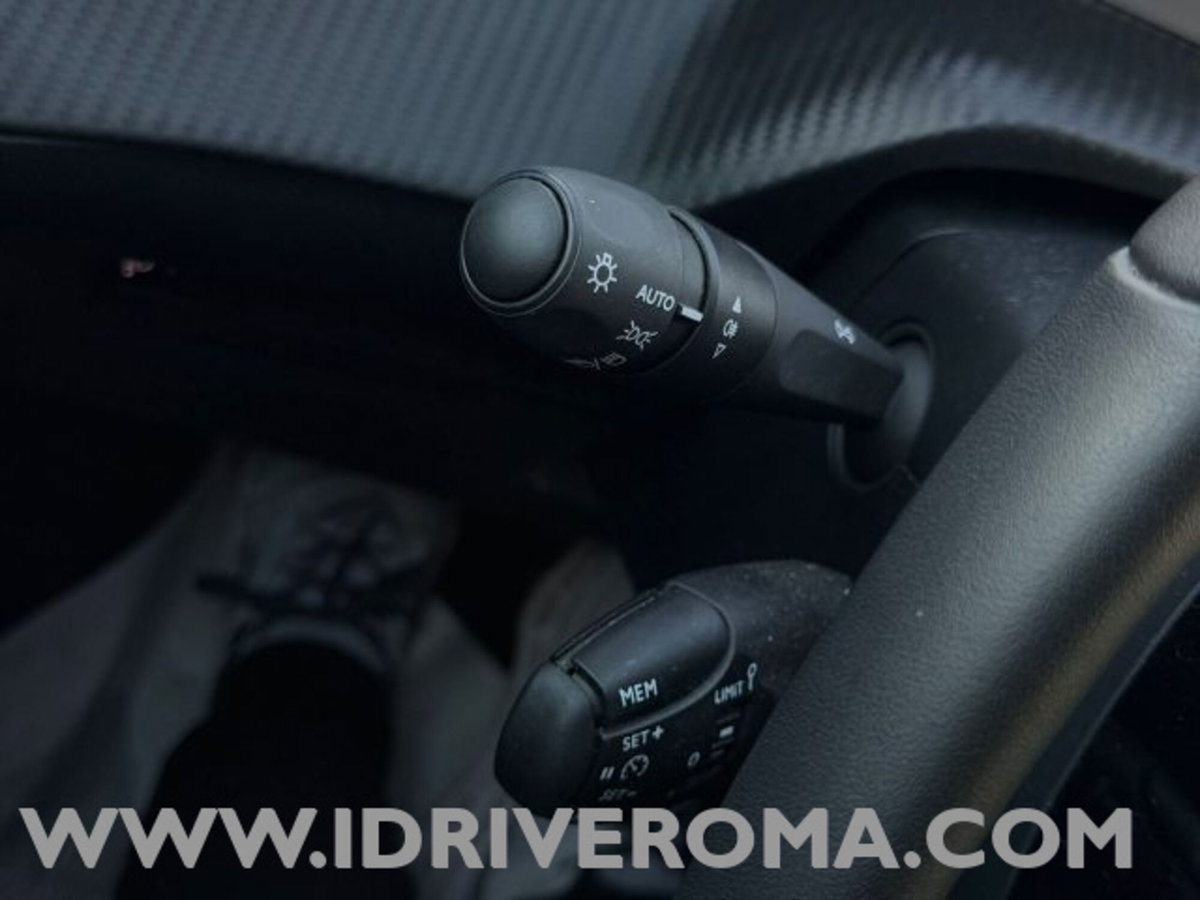 Peugeot 2008 PureTech 100 S&S Allure (17)