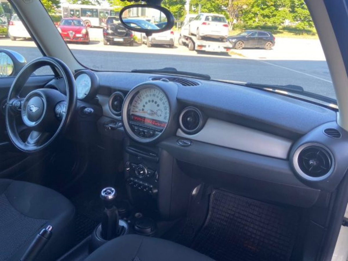 MINI Mini 1.6 16V Cooper D (11)